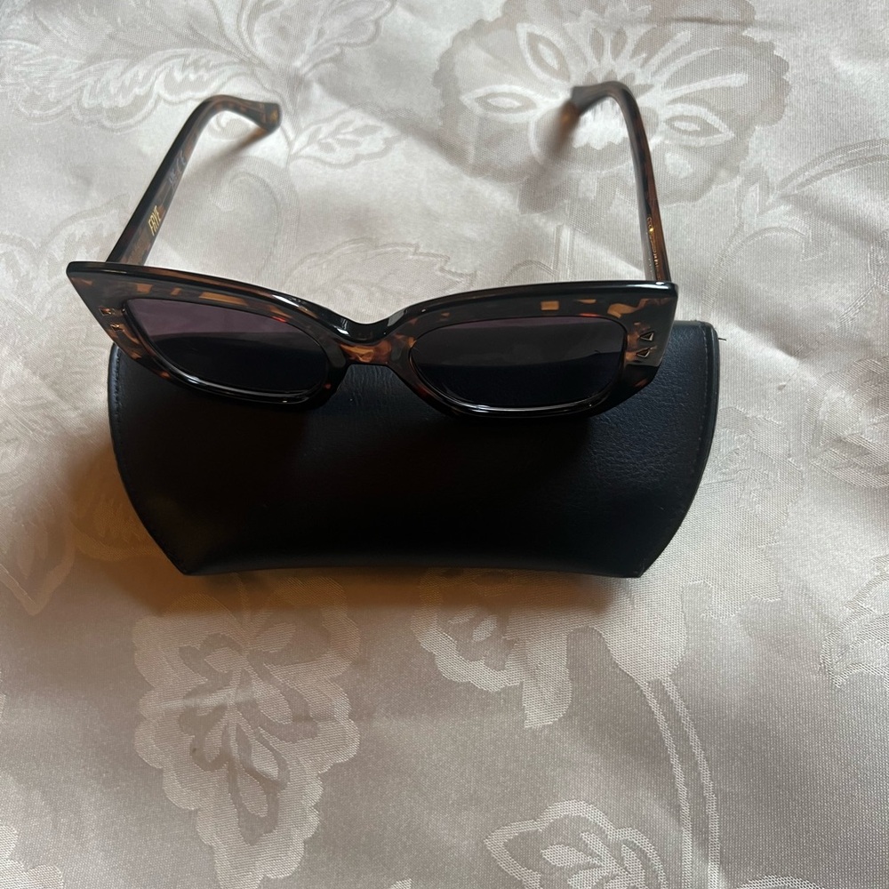 glasses Frye